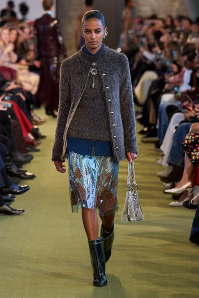 Look 27